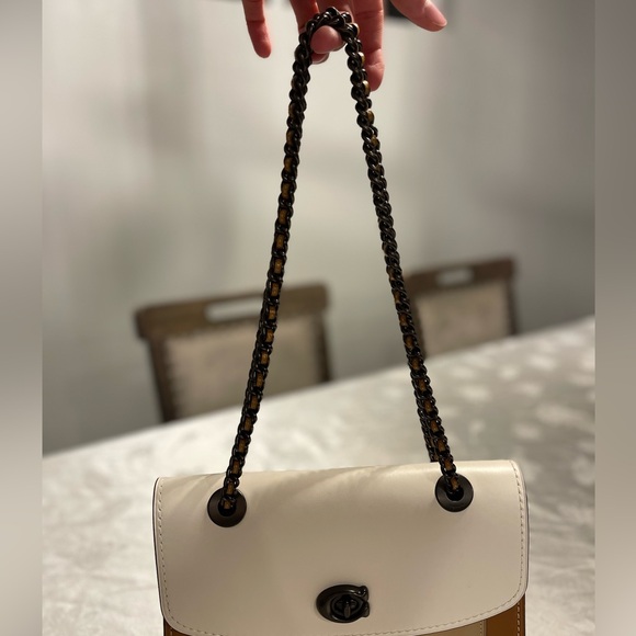 Color block coach leather Bag with sea-shell design strap - Picture 10 of 11